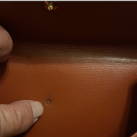 LOUIS VUITTON AUTHENTIC EPI LEATHER WALLET WITH COA WITH CROSSBODY CHAIN EUC - Picture 7 of 13